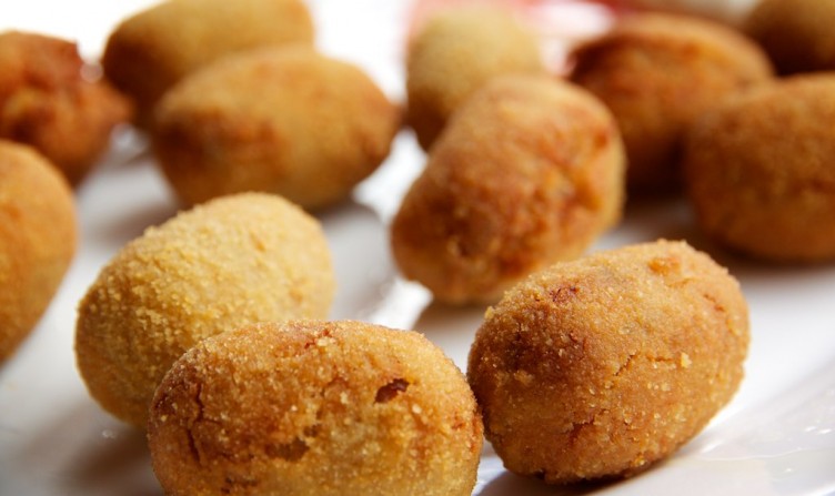 Croquetas_Caseras_(7068664101)